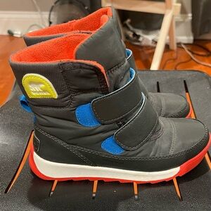 Sorel kid little boy snow boots barely worn